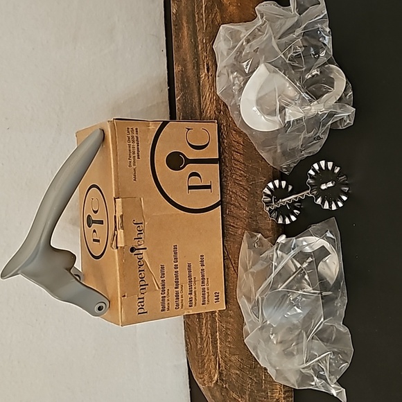 Pampered Chef Cookie Cutter - Picture 2 of 4